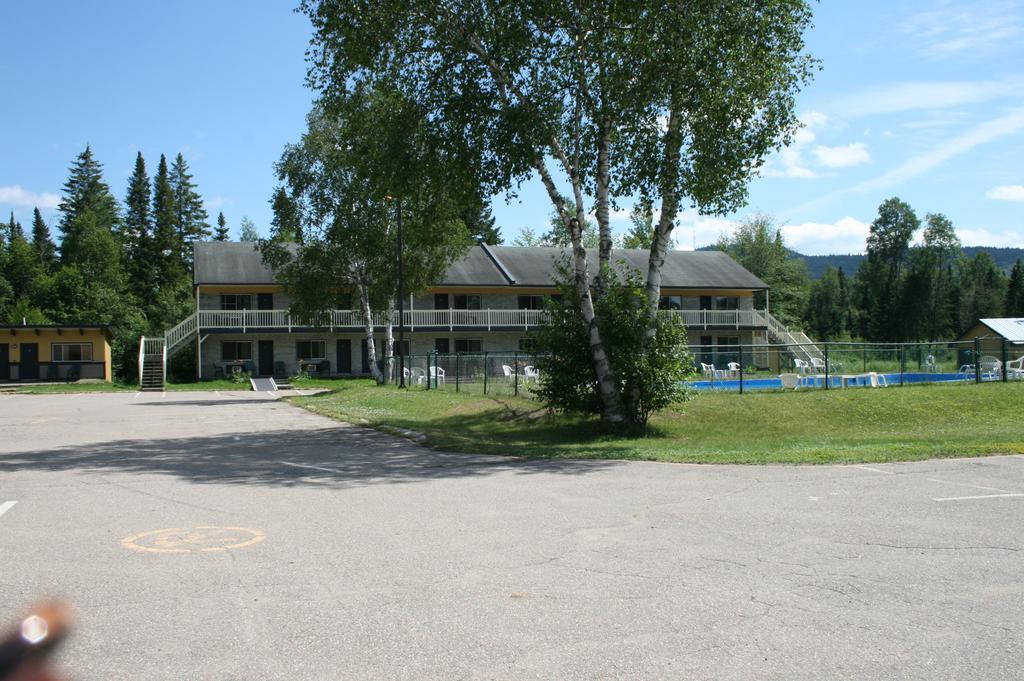 La Cuillere A Pot Saint-Donat-de-Montcalm Exterior foto